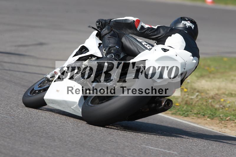 /Archiv-2022/12 22.04.2022 Discover the Bike ADR/Race 3/backside